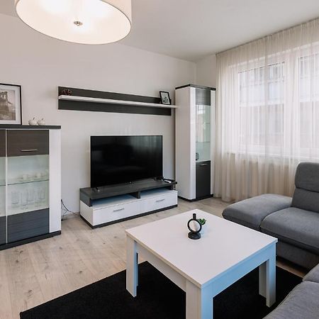 Skau 1 Old Town Family & Business Apartment Free Parking Bratislava Exterior photo