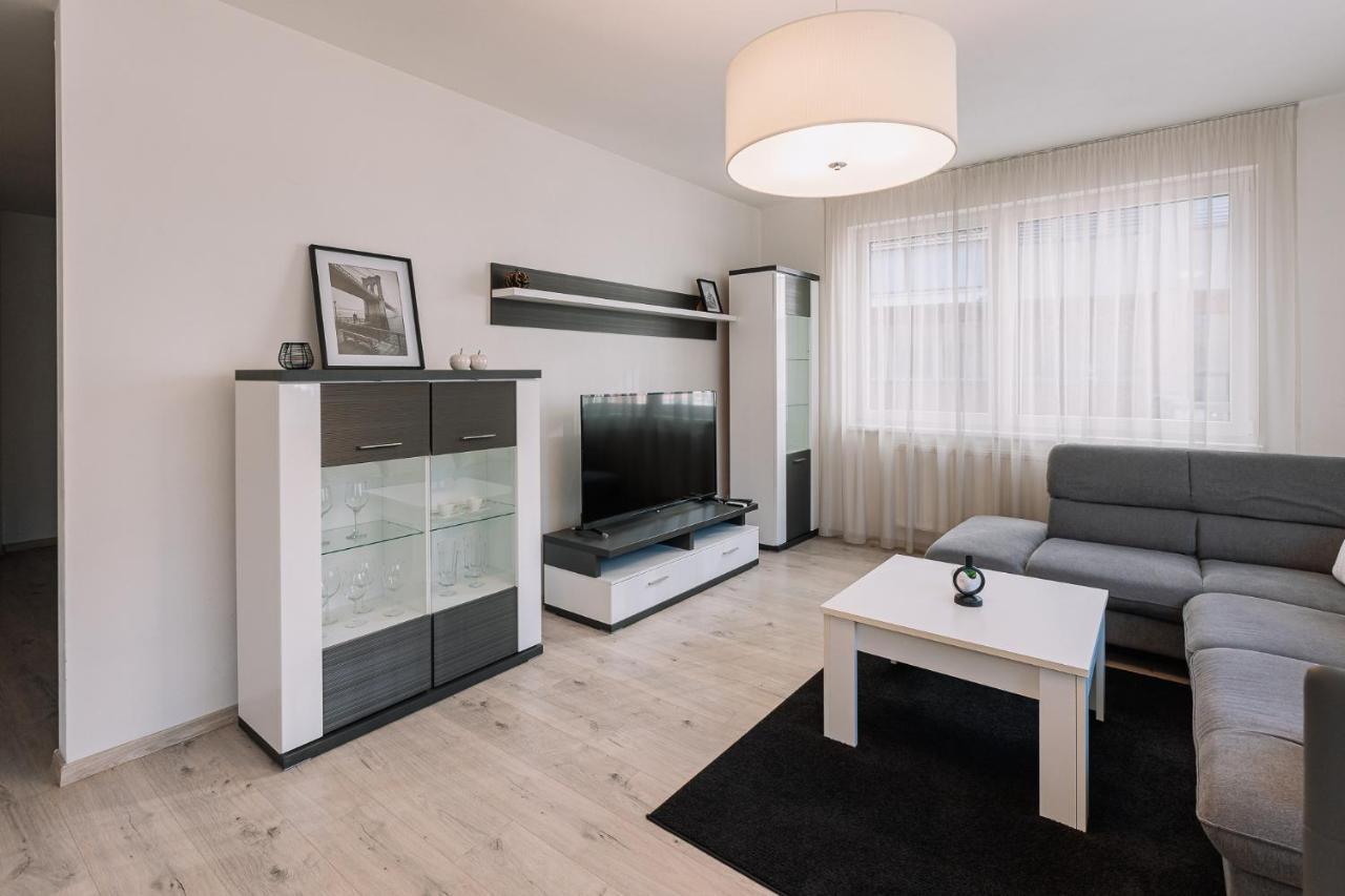 Skau 1 Old Town Family & Business Apartment Free Parking Bratislava Exterior photo