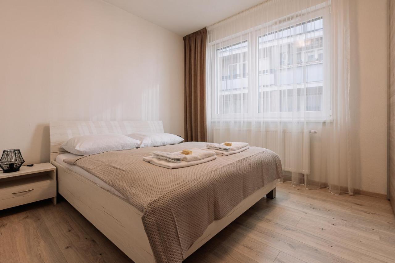 Skau 1 Old Town Family & Business Apartment Free Parking Bratislava Exterior photo