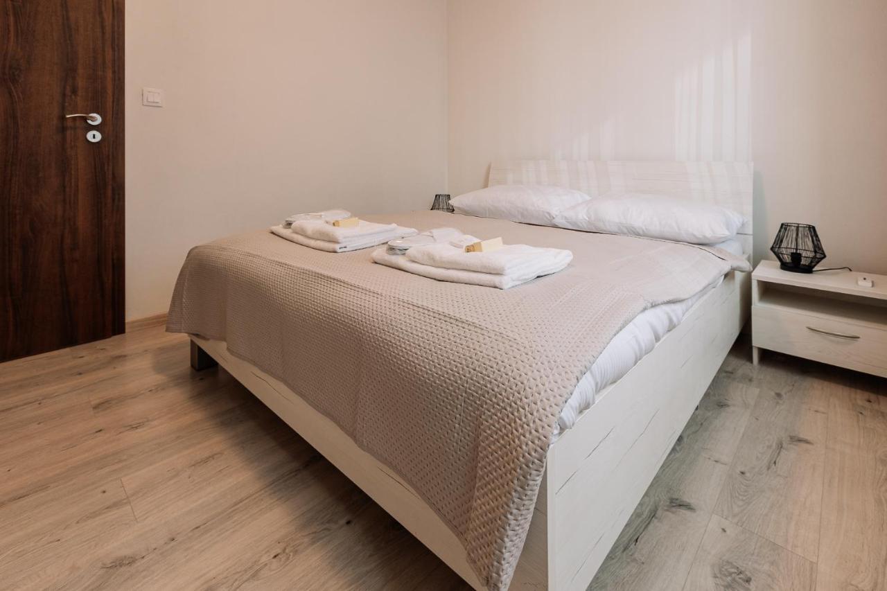Skau 1 Old Town Family & Business Apartment Free Parking Bratislava Exterior photo
