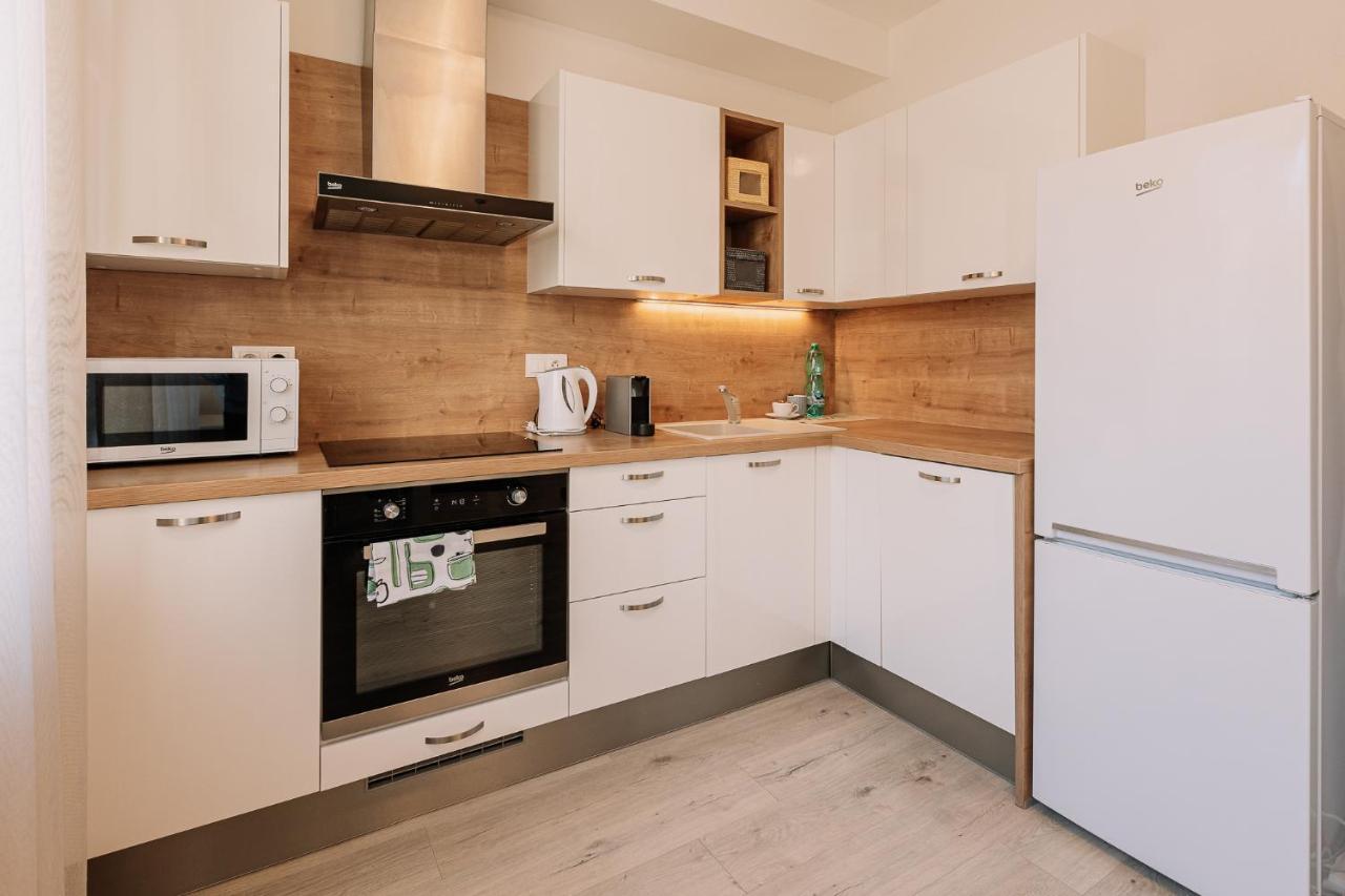 Skau 1 Old Town Family & Business Apartment Free Parking Bratislava Exterior photo