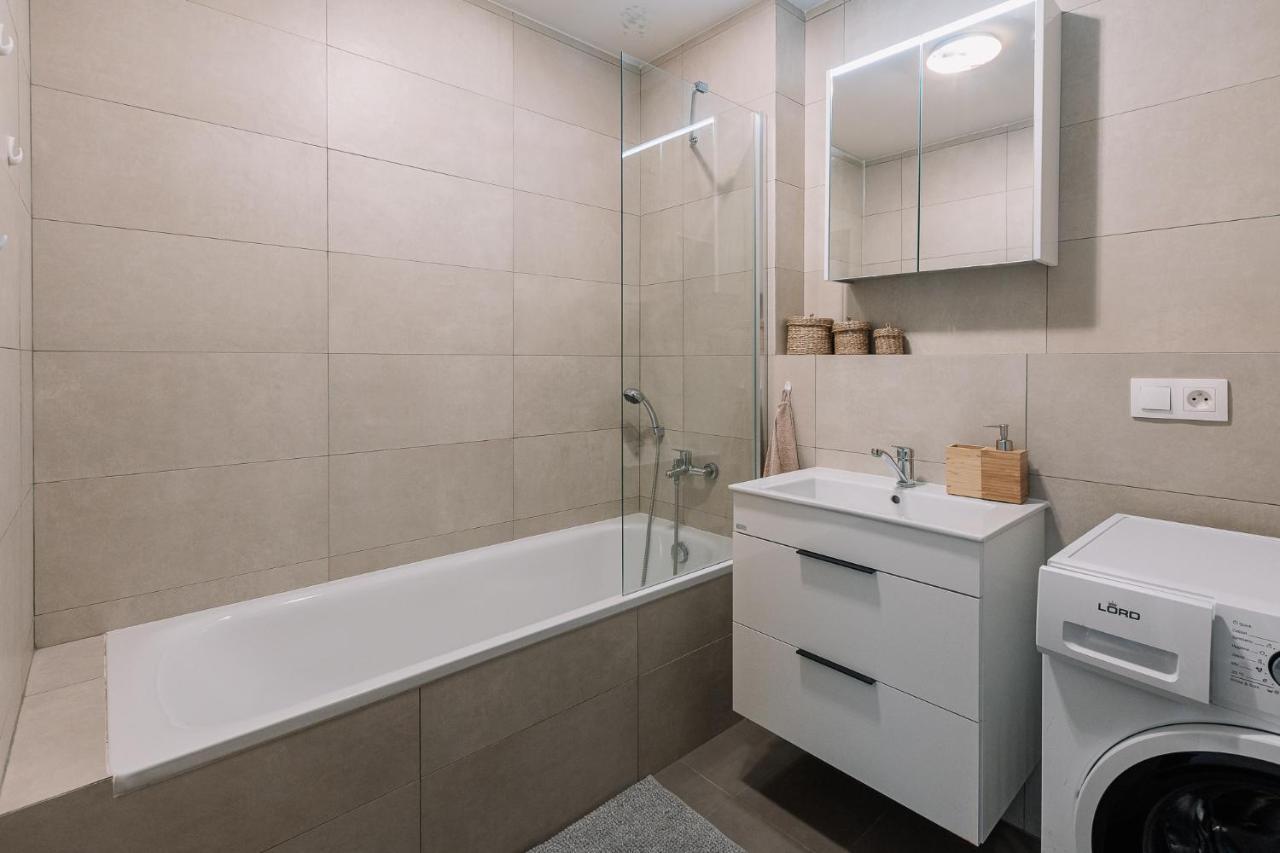 Skau 1 Old Town Family & Business Apartment Free Parking Bratislava Exterior photo